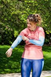 Manchettes running femme "Blueberry"– technique, gainante et écoresponsable